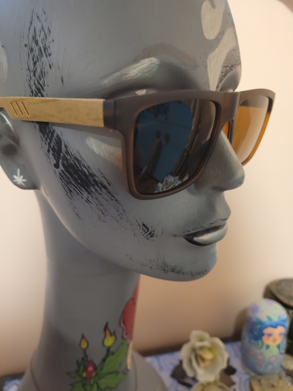 Men's Brown Sunglasses with Wood Print Temples - Classic Polarized Style